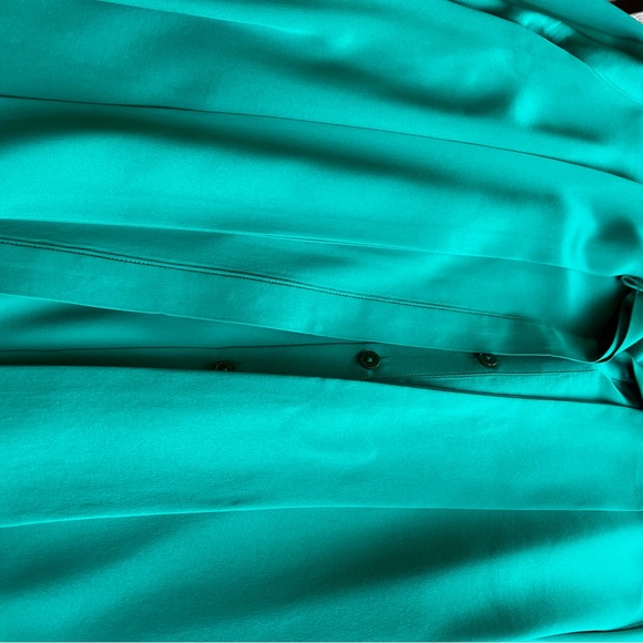 Emerald green Lily Silk silk shirt with built in scarf. Small - Picture 3 of 4
